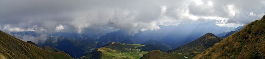 Dal Monte Triomen vista sui Piani dell'Avaro