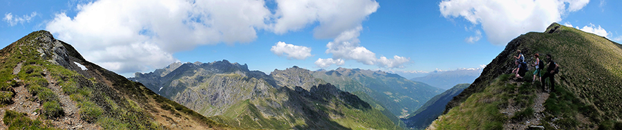 Salendo in cresta sul Monte di Sopra