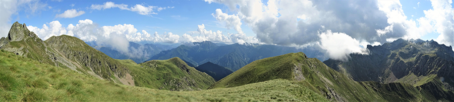 Dal versante ovest del Monte di Sopra vista panoramica