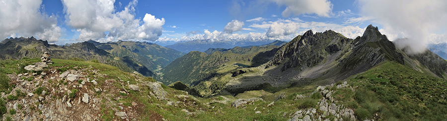 Dalla cima del Monte di Sopra la lunga cresta di salita al Monte Valletto