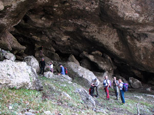 La grande caverna aperta sulla valle