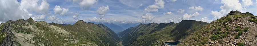 Vista panoramica verso la Valle del Livrio