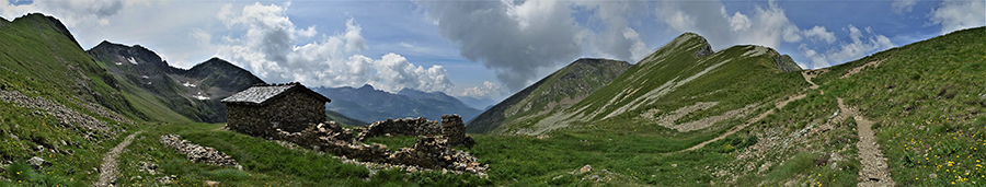 Vista panoramica dalla Baita Pedrinelli (2353 m)