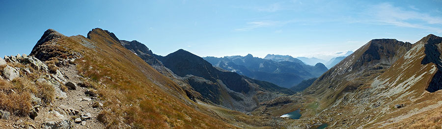 Panorama dal Passo di Publino al termine del sentiero 209 verso la Valsambuzza e la Val Brembana