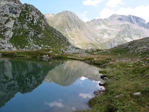 Lago di Caldirolo m.2225 con i Masoni sullo sfondo