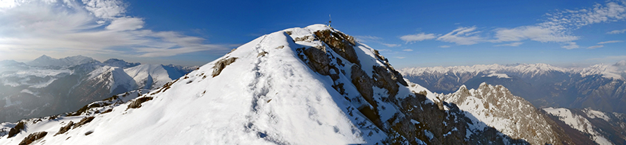 Salendo in Venturosa per cresta sud-est innevata