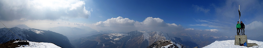 Dal Venturosa vista panoramica verso la Val Taleggio e i suoi monti