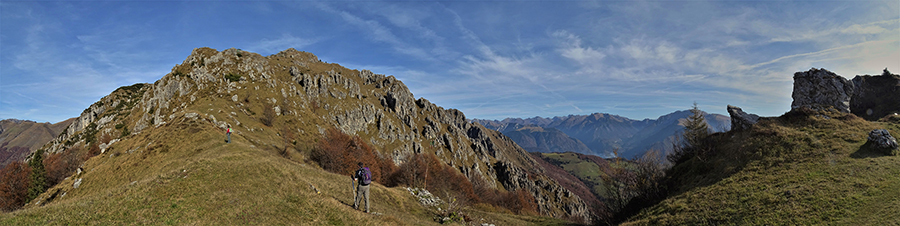 Al Passo di Grialeggio (1690 m) con vista in Venturosa (1999 m)