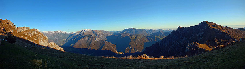 Dalla Baita del Giacom in Venturosa panorama verso la Valle Brembana