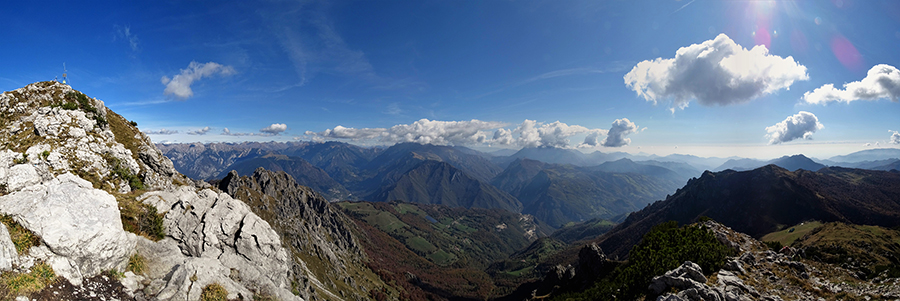 Panorama dalla cresta di vetta del Venturosa verso la media Valle Brembana