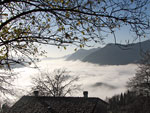 Sopra la nebbia..cielo azzurro e sole splendido