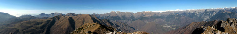 Panoramica dal Venturosa verso la Val Taleggio, l'alta e la media Valle Brembana 