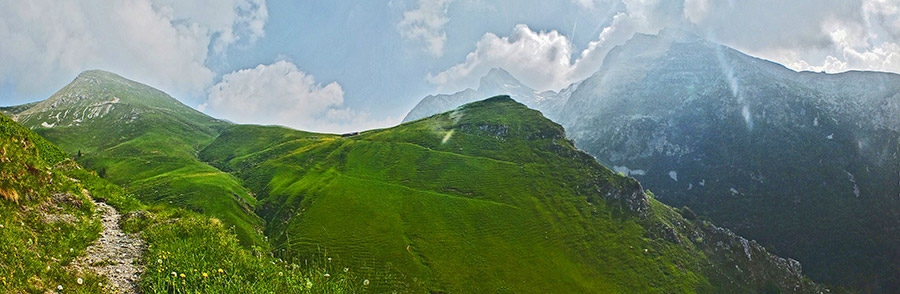 Salendo alla Baita Zuccone (1686 m.) in Val Vedra