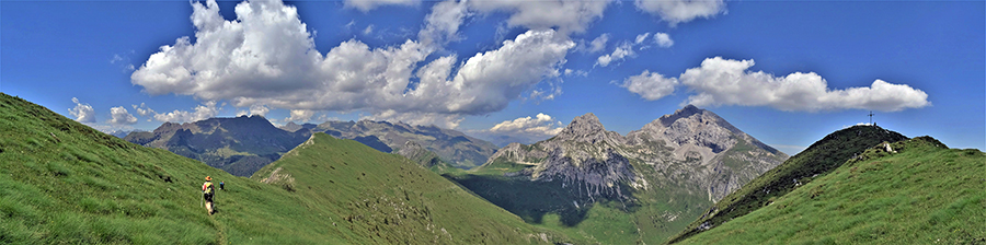 Vindiolo e Vetro fioriti ad anello da Pian Bracca-12giu22