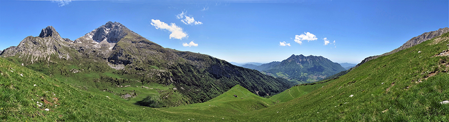 Vista panoramica salendo dalla Baita Zuccone al Vindiolo