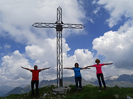 Anello di fiori sui Monti Vindiolo (2056 m) e Vetro (2054 m) da Pian Bracca (1111 m) di Zorzone di Oltre il Colle il 3 giugno 2015 - FOTOGALLERY