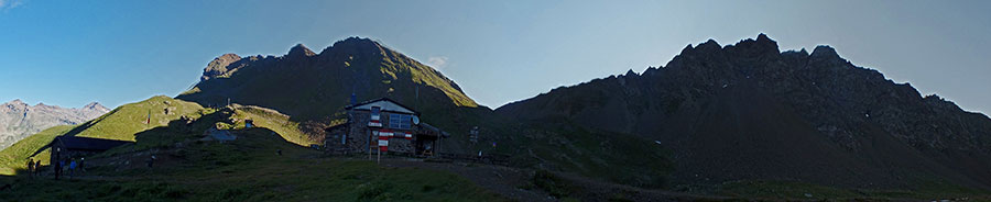 Al Rifugio Bozzi (2478 m.) di buon mattino