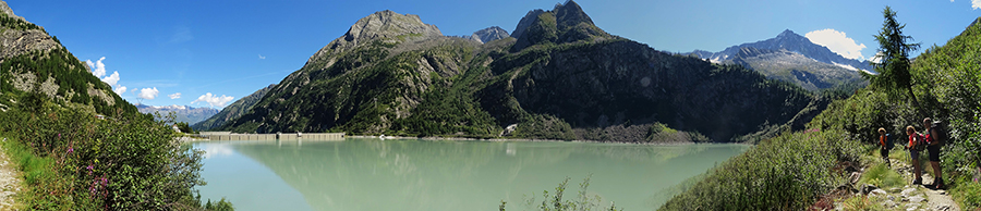 Lago Benedetto con vista in Adamello