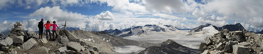 Panoramica in vetta a Punta Venerocolo (3316 m)