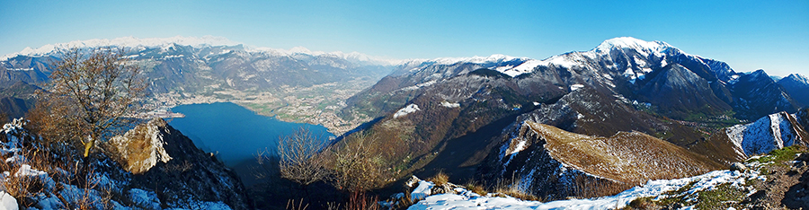 Da cima Corna Trentapassi vista verso il Lago, la Val Camonic, l'anticima, il Monte Guglielmo
