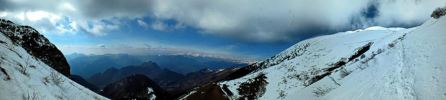 Panoramica salendo sulle nevi del Monte Guglielmo