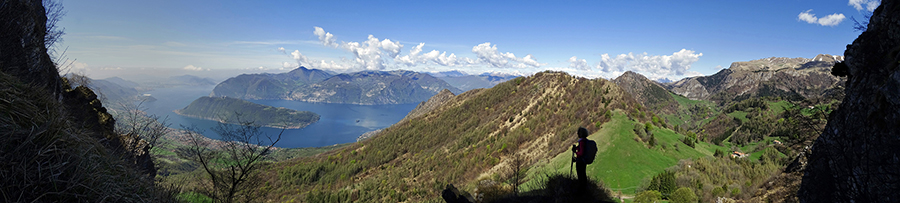 Sul sentiero attrezzato per Punta Almana vista sul Lago d'Iseo