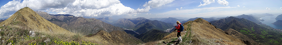 Scendendo dalla vetta di Punta Almana sulla cresta sud con vista verso la Val Trompia