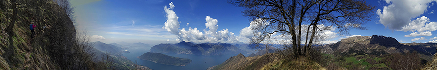 Sul sentiero attrezzato per Punta Almana vista sul Lago d'Iseo ed i suoi monti