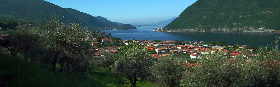 Sale Marasino con vista verso il Lago d'Iseo e Montisola