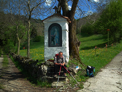 Salita con giro ad anello in PUNTA ALMANA (1390 m.) sul sentiero F. Benedetti da Portole di Sale Marasino (BS) il 3 maggio 2012 - FOTOGALLERY