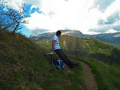 Salita con giro ad anello in PUNTA ALMANA (1390 m.) sul sentiero F. Benedetti da Portole di Sale Marasino (BS) il 3 maggio 2012 - FOTOGALLERY