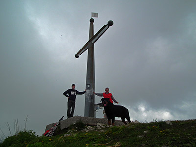 Salita con giro ad anello in PUNTA ALMANA (1390 m.) sul sentiero F. Benedetti da Portole di Sale Marasino (BS) il 3 maggio 2012 - FOTOGALLERY