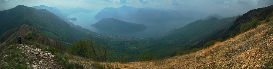 Panoramica scendendo in cresta da Punta Almana verso la Croce di Pezzuolo