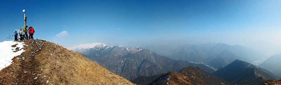 Panoramica scendendo in cresta da Punta Almana verso la Croce di Pezzuolo