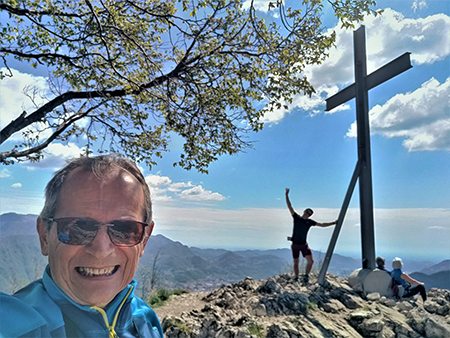 Monte Barro ad anello ‘fiorito’ da Galbiate-17apr23 - FOTOGALLERY