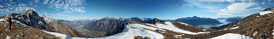 Ampia panoramica dal Sasso Canale al Monte Bregagno