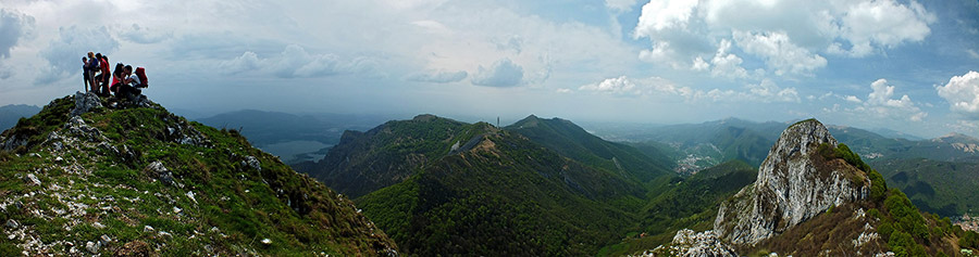 Panoramica in vetta al Corno Centrale di Canzo (1368 m.)