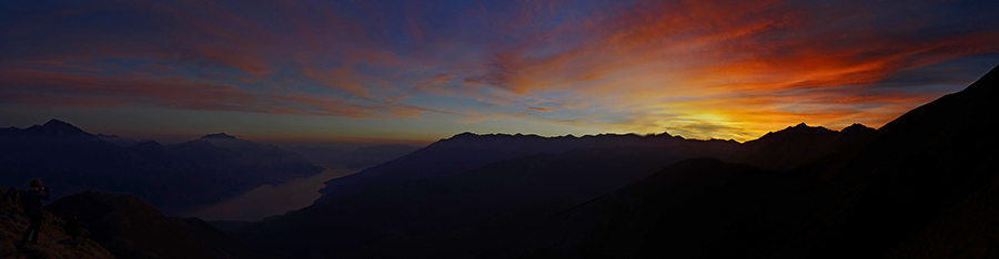 Tramonto di fuoco sul Lago di Como ed i suoi monti