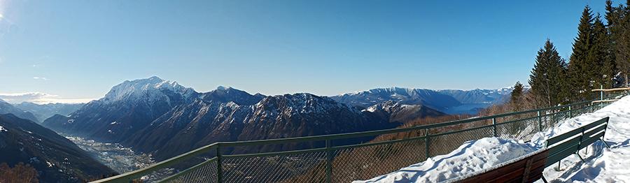 Panorama dal terrazzo del Rif. Capanna Vittoria all'Alpe Giumello