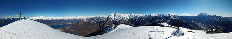 Panorama ad ampio raggio dalla croce del Monte Muggio