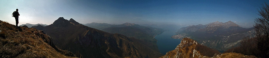 Panoramica dalla vetta del Moregallo verso il Lago di Como (ramo di Lecco) Panoramica dalla vetta del Moregallo verso il Lago di Como (ramo di Lecco)
