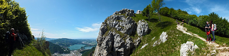 Panoramica salendo dalla Bocchetta di Sambrosera verso la vetta del Moregallo sul sentiero 6