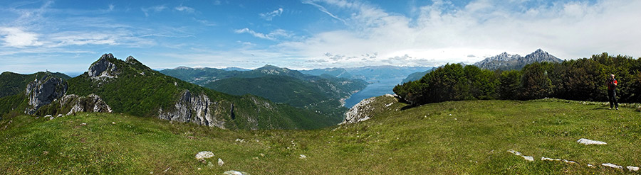 Panoramica dalla cresta di vetta del Moregallo verso il Lago di Como (ramo di Lecco)