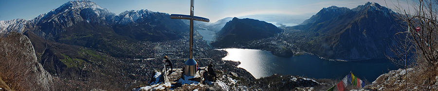 Dal 'Crocione' del San Martino vista spettacolare su Lecco, i suoi laghi, i suoi monti