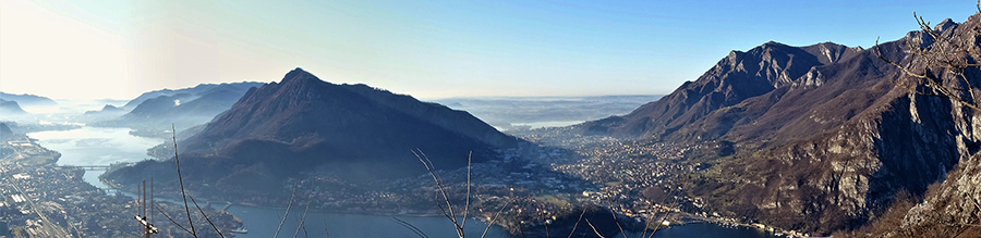 Bellissimo panorama dalla Chiesetta della Madonna del Carmine su Lecco, i suoi laghi , i suoi monti