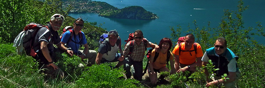 Noi sette sul Sentiero del Vaindante con vista sul Lago di Como