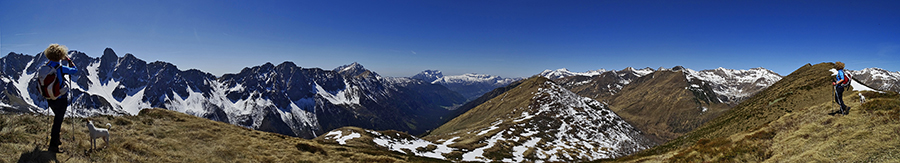 Dalla cresta di vetta del Gardena con vista a sud sulla Val di Scalve