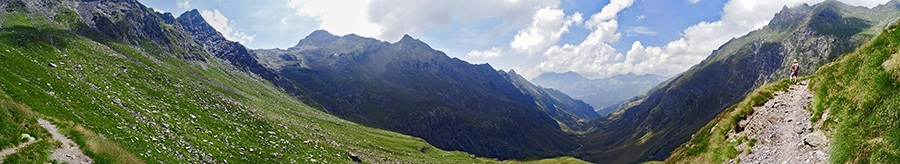 Dal sentiero 410 a quota 2000 vista sulla Valle del Gleno