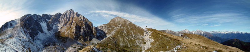 Sul sentiero 82 alla foppetta di Varicla vista in Pizzo Camino, Monte Sossino ed oltre