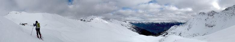 Verso Baita di Campione oltre Passo di Campelli
